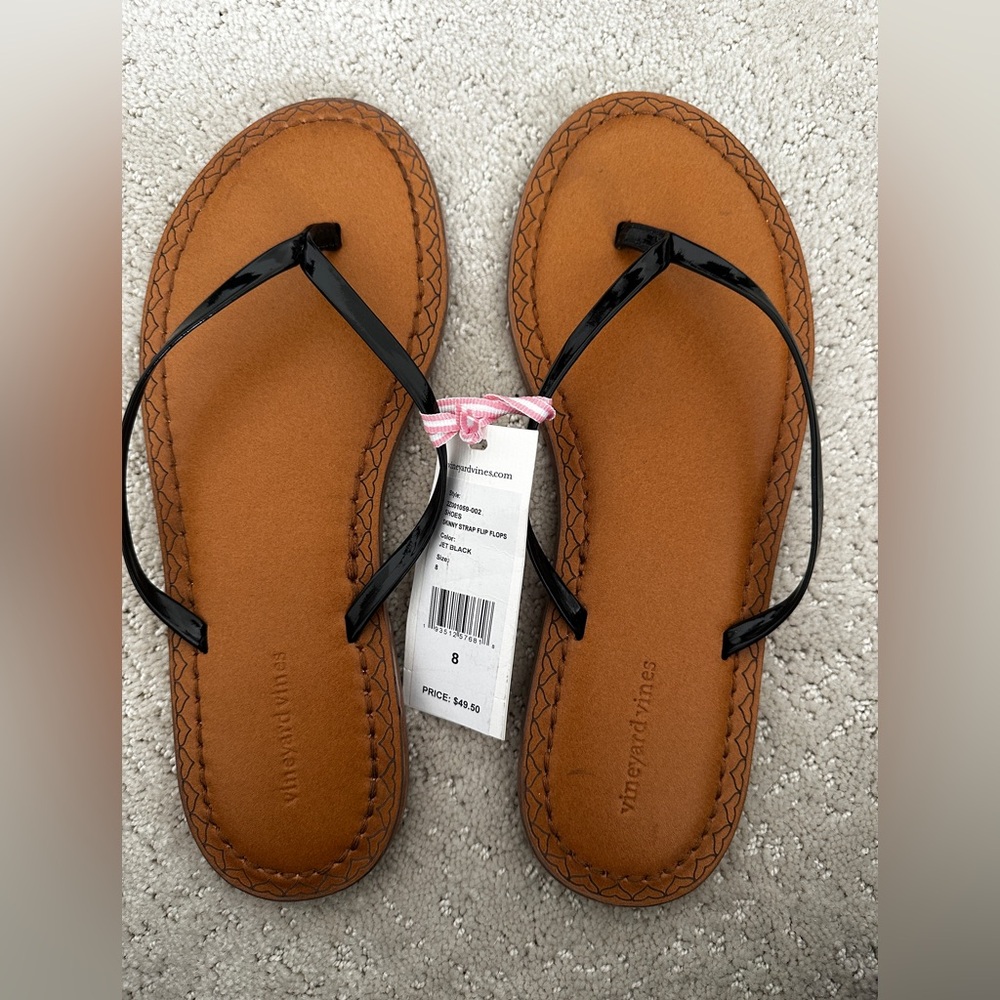 Vineyard Vines Black Patent T-Strap Sandals NWT- size 8